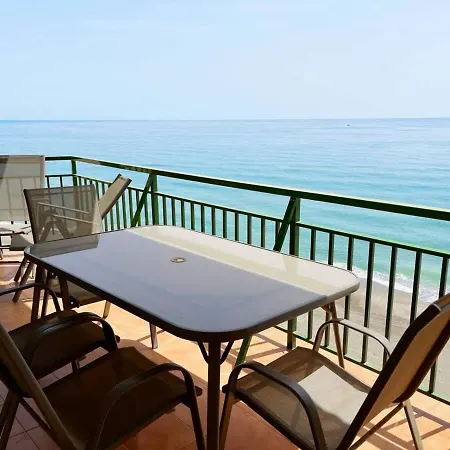 Beachfront 2 Bed Balcony & Sea Views Apartamento Fuengirola
