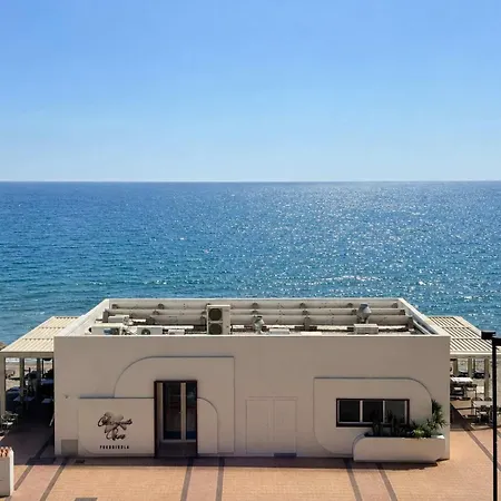 Beachfront 2 Bed Balcony & Sea Views