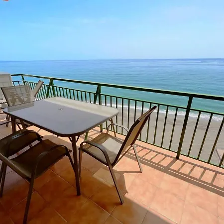 Beachfront 2 Bed Balcony & Sea Views Apartamento Fuengirola