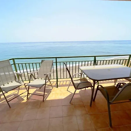 Appartement Beachfront 2 Bed Balcony & Sea Views