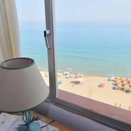 Beachfront 2 Bed Balcony & Sea Views Fuengirola