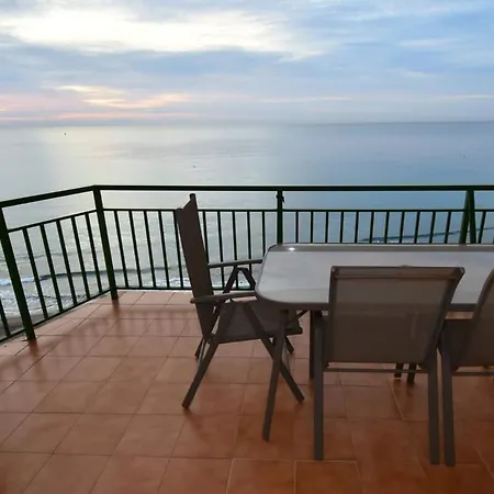 Beachfront 2 Bed Balcony & Sea Views * Fuengirola
