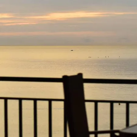Beachfront 2 Bed Balcony & Sea Views *