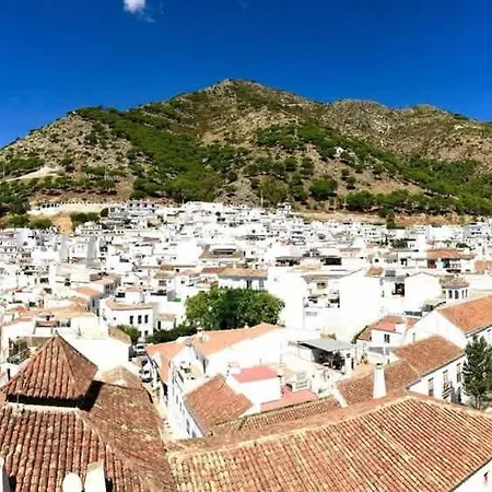 Beachfront 2 Bed Balcony & Sea Views Apartamento Fuengirola